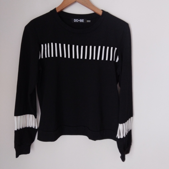 DO + BE Long sleeve Cut Out Tee shirt Size S - Picture 1 of 7